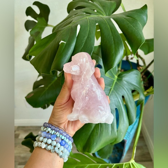 Rose Quartz Dog Carving - Picture 5 of 5